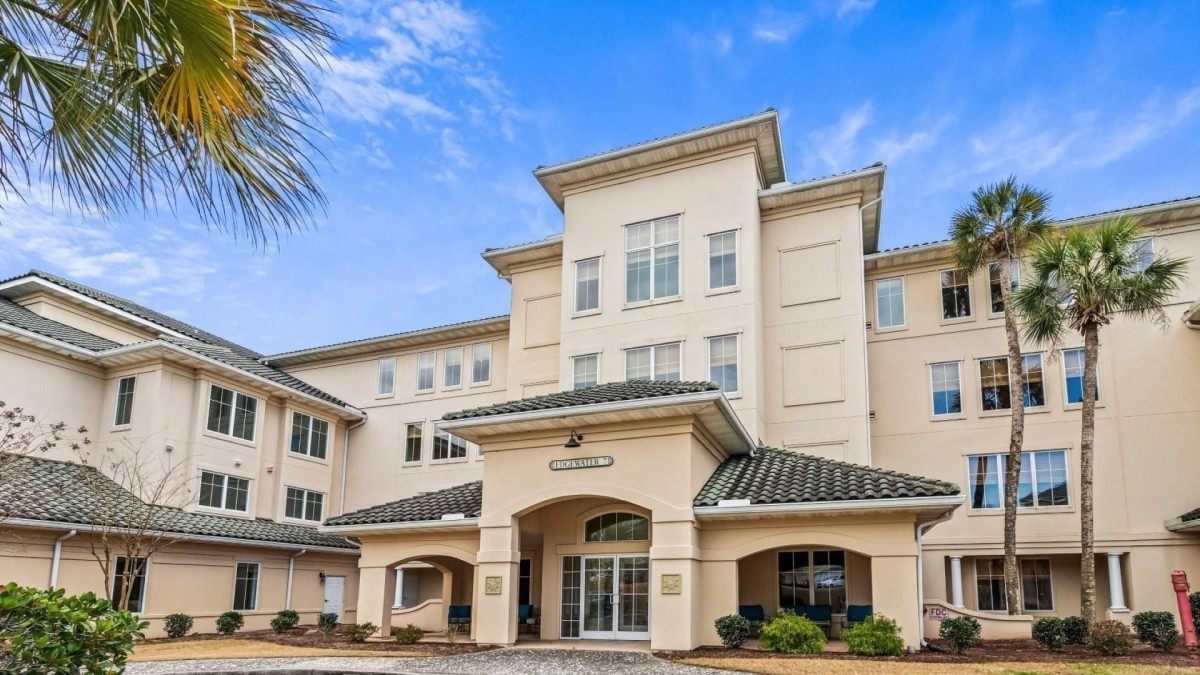Barefoot Resort Rentals-713 Edgewater-image-1
